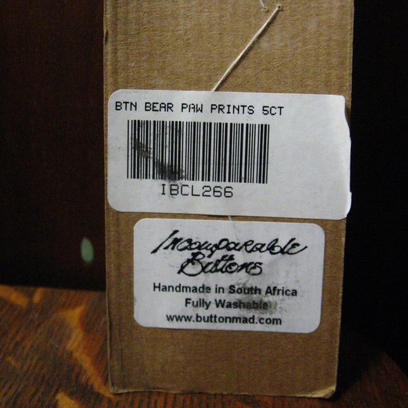 🐻 Incomparable Buttons Black & White Bear Paw - Picture 6 of 6